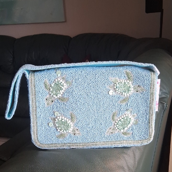Viral Beaded Sea Turtle Design Shoulder bag. NWT. Absolutely gorgeous!! - Picture 3 of 13